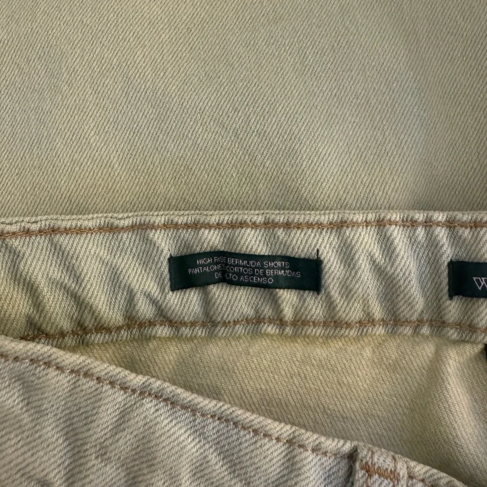 Wild Fable NWT Size 0/25 Distressed High-Rise Button-Fly Denim Bermuda Shorts